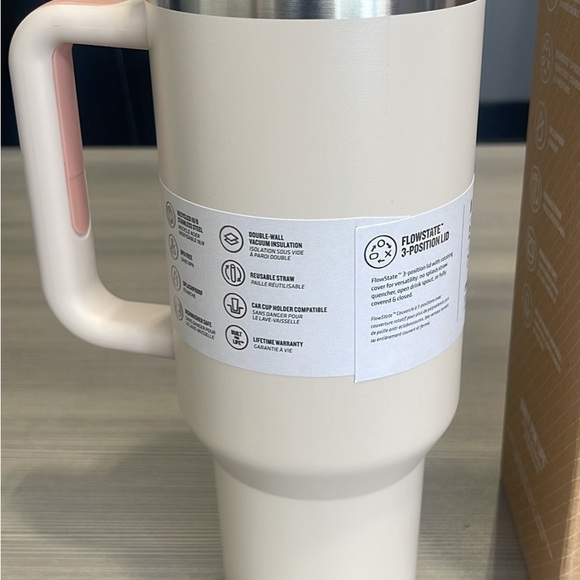 "Brand New Stanley The Quencher H2.0 FlowState™ Tumbler 40 oz / 1.18 L - Picture 7 of 7